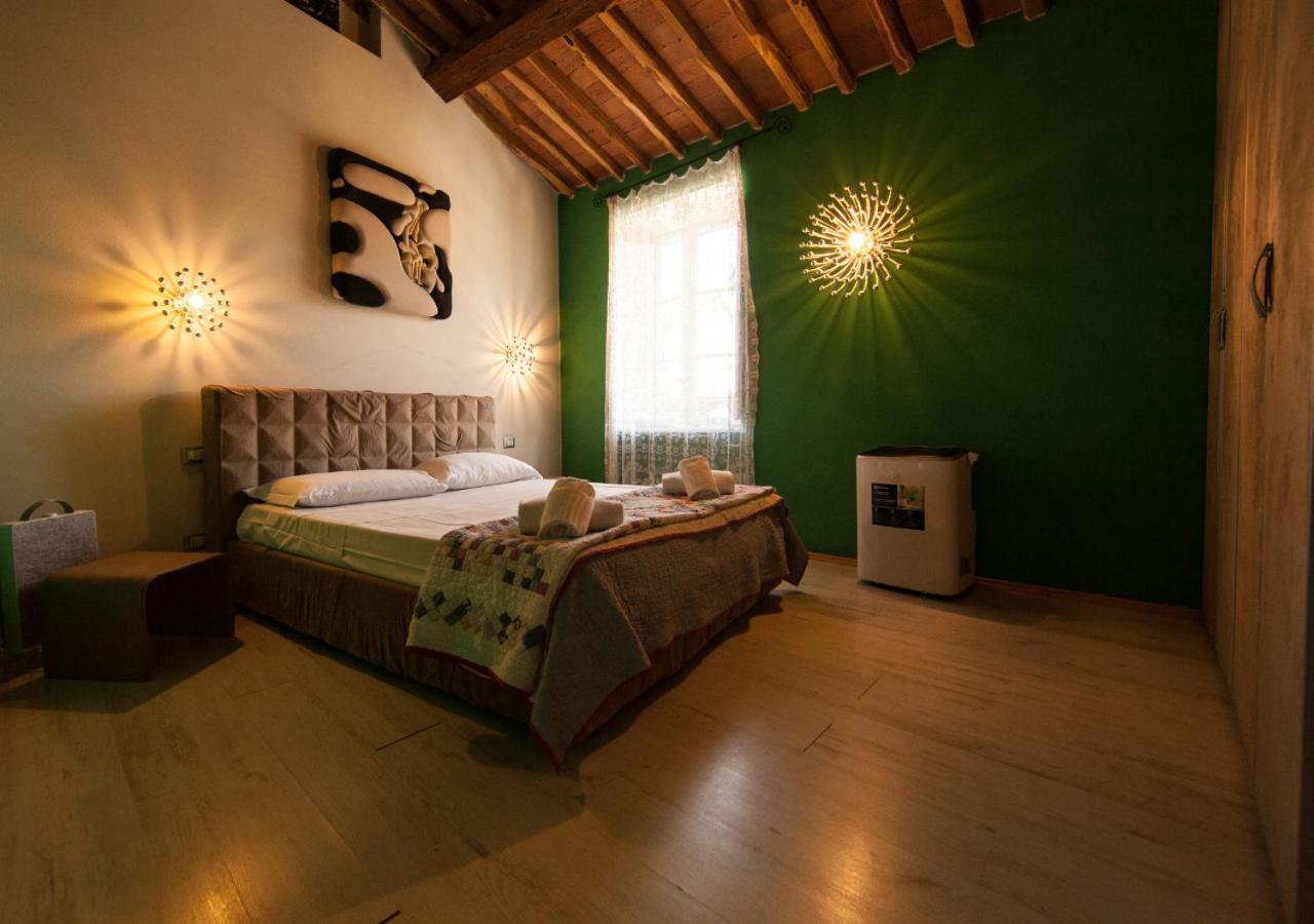 Pollock Attic In Historic City Center Apartment Lucca Exterior foto