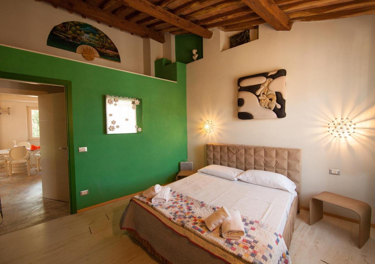 Pollock Attic In Historic City Center Apartment Lucca Exterior foto